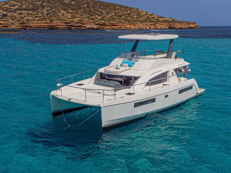 Catamaran hire in Ibiza Town - Leopard Leopard 43 Powercat
