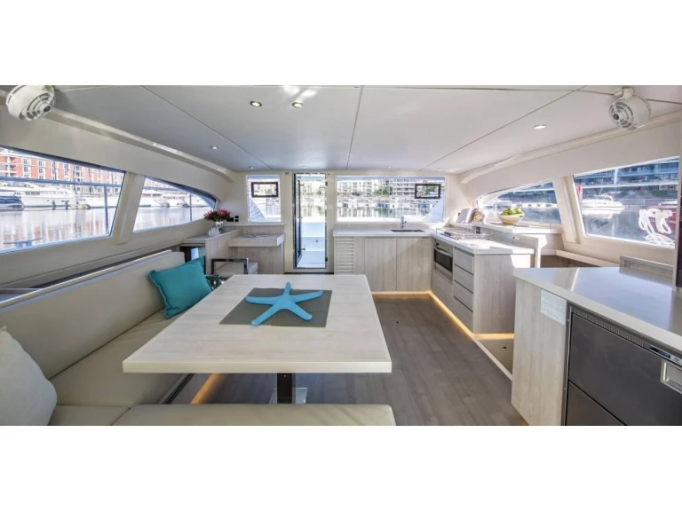 Hire Catamaran Leopard with a boat licence