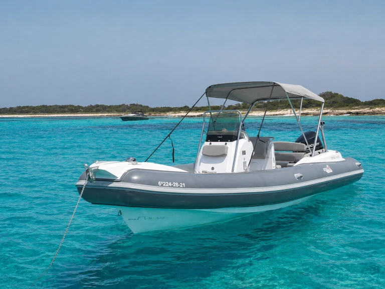 Hire RIB Zodiac with a boat licence