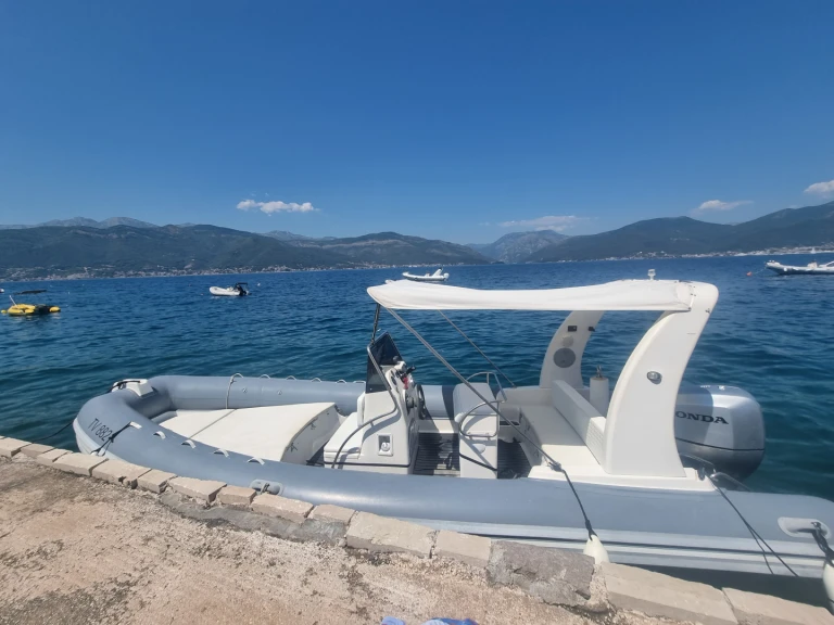 Charter a Nuova Jolly 22 in Tivat on Samboat