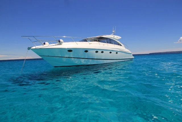 Charter a Princess Princess V53 in Marina Botafoch on Samboat