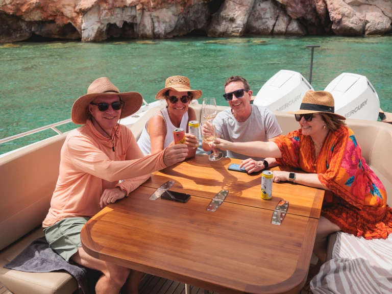 Charter a Nimbus T11 in Mílos on Samboat