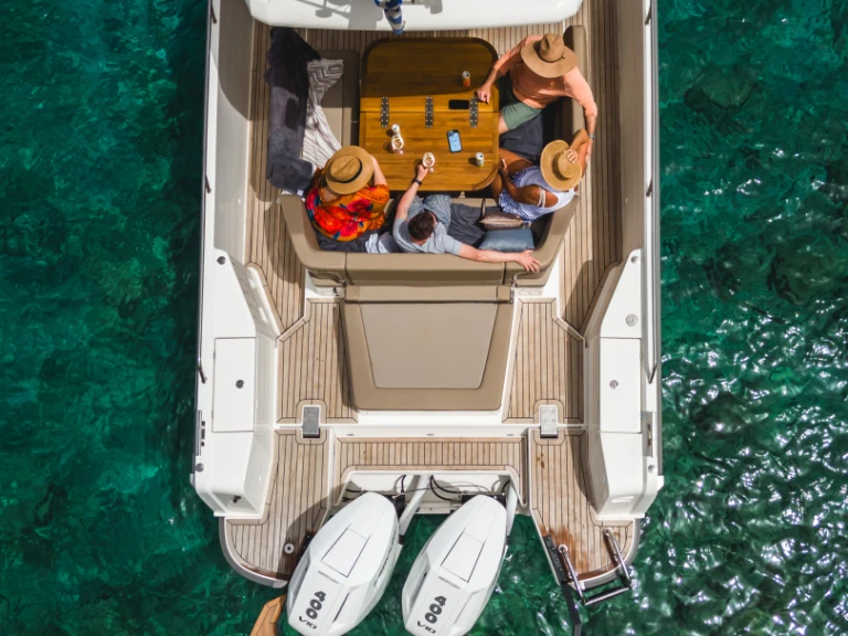 Motorboat to hire Mílos at the best price