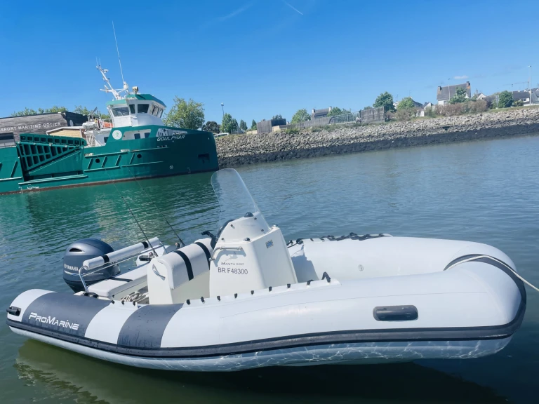 Hire RIB Zodiac with a boat licence