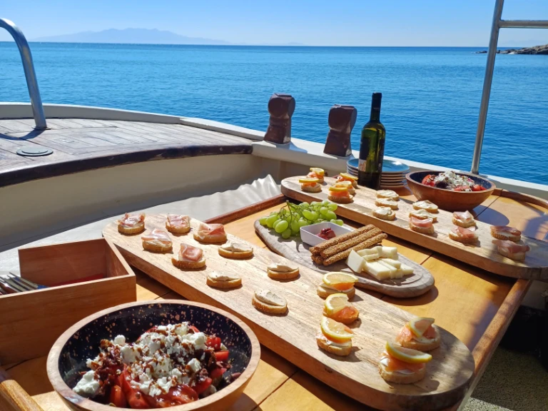 Yacht charter Mykonos (City) - Traditional Wood Wood on SamBoat