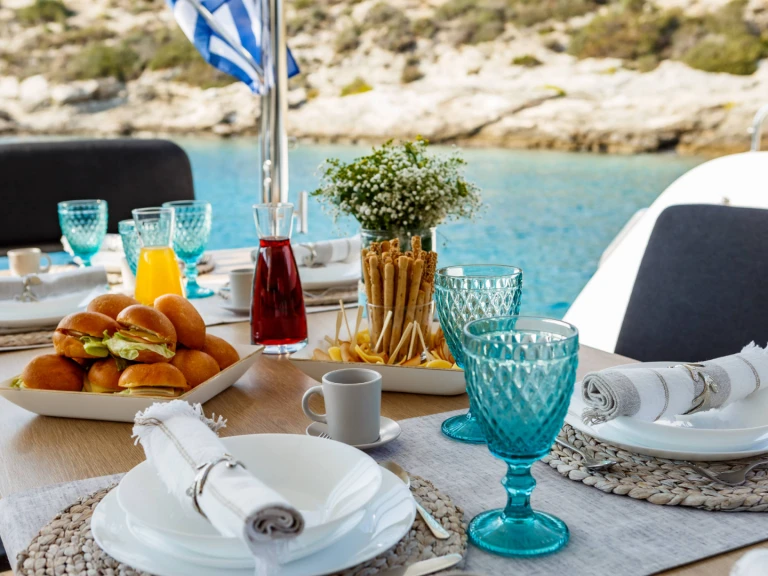 Hire Catamaran Lagoon with a boat licence