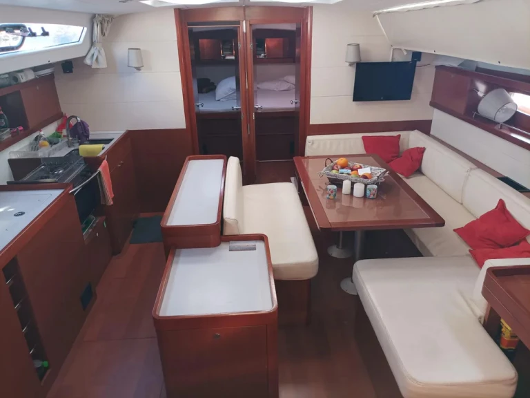 Bénéteau Oceanis 50 Family charter bareboat or skippered in  Alimos