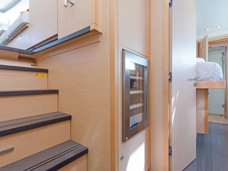 Yacht hire Trget cheap Lagoon 560