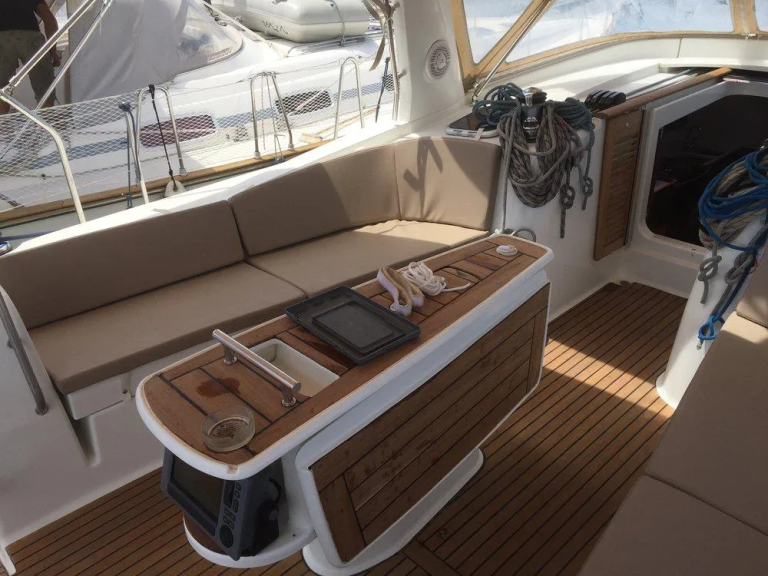 Yacht hire Alimos cheap Oceanis 50 Family