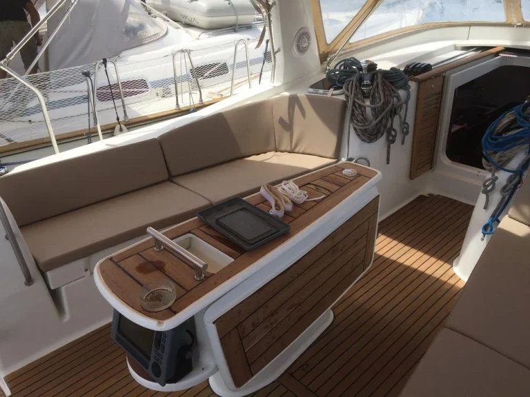 Yacht hire Alimos cheap Oceanis 50 Family