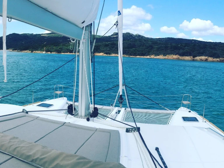 Hire Catamaran Lagoon with a boat licence