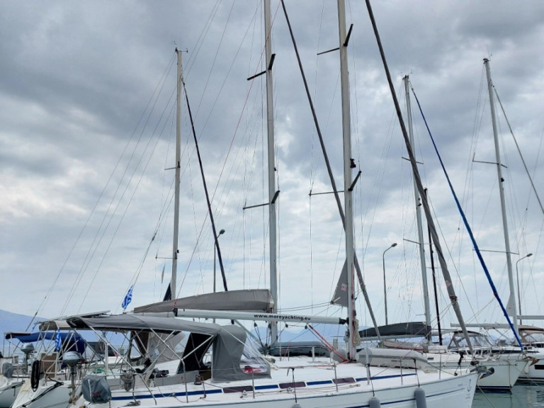 Sailboat hire in Nikiána - Bavaria Bavaria 36