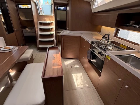 Bénéteau Oceanis 46.1 charter bareboat or skippered in  Préveza