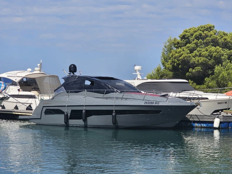 Hire Luxury Yacht Grginić with a boat licence
