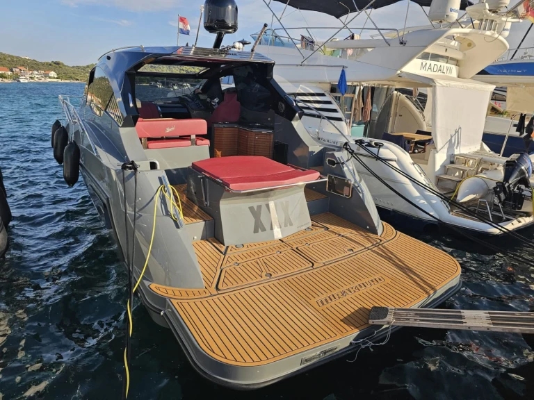 Luxury Yacht to hire Biograd na Moru at the best price