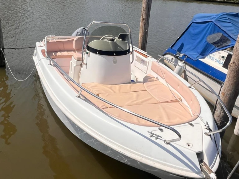 Hire Motorboat Elan with a boat licence