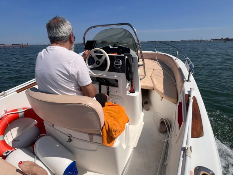 Yacht charter Chioggia - Elan Elan 17 CC on SamBoat