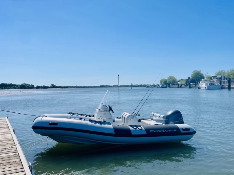 Hire RIB Zodiac with a boat licence