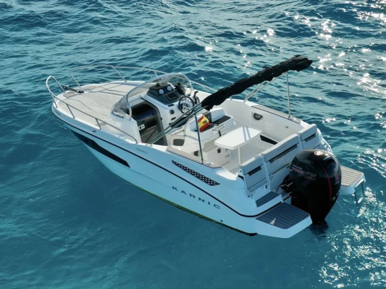 Hire Motorboat Karnic with a boat licence