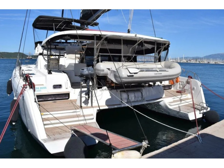 Hire Catamaran Lagoon with a boat licence