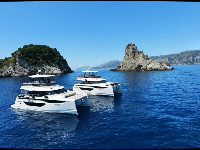 Yacht hire Castellammare di Stabia cheap Prestige M48