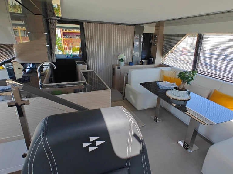 Motorboat hire in Castellammare di Stabia - Prestige Prestige M48