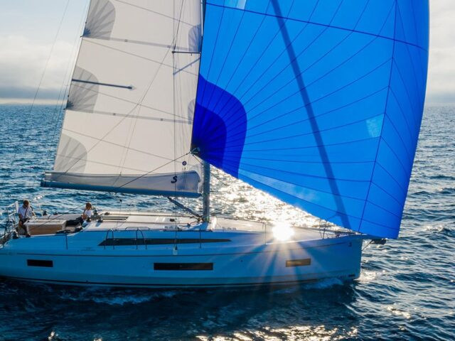 Hire Sailboat with or without skipper Bénéteau Salerno