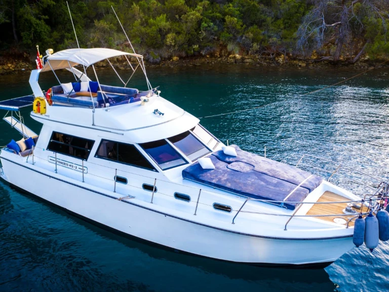 Hire Luxury Yacht Princess with a boat licence
