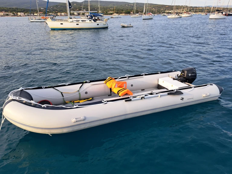 Ozeam 520 charter bareboat or skippered in  La Ciotat