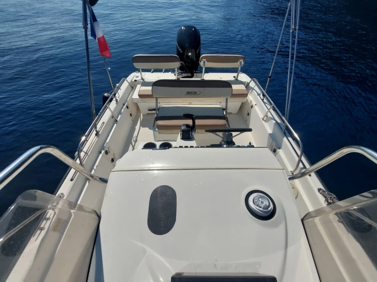 Hire Motorboat with or without skipper Boston Whaler Port de la Rague