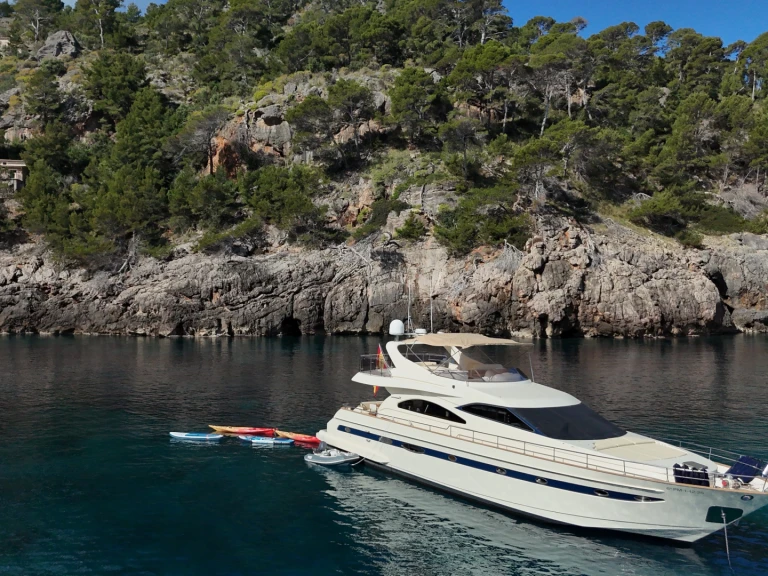 Hire Luxury Yacht with or without skipper Astondoa Palma de Mallorca