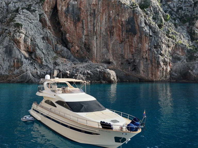 Luxury Yacht to hire Palma de Mallorca at the best price
