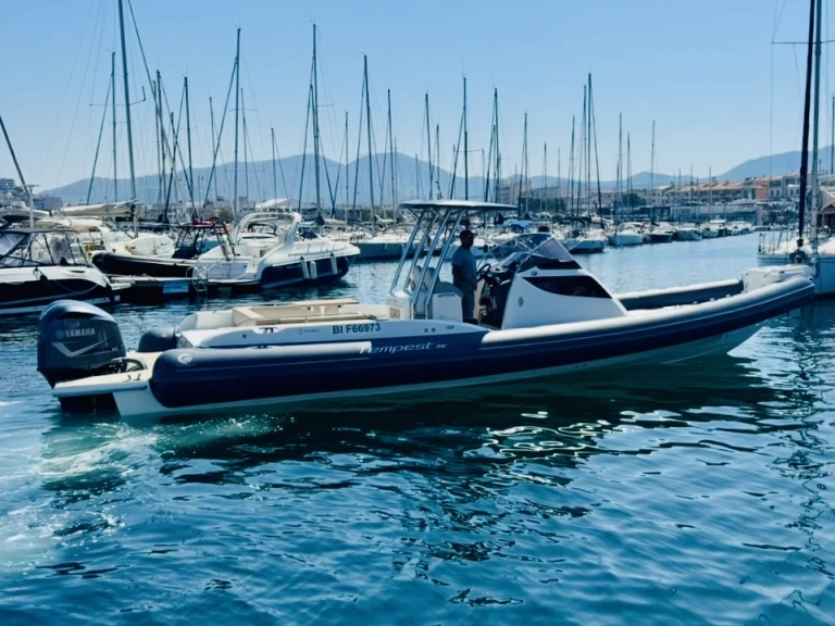 Charter a Capelli Tempest 38 in Marseille on Samboat