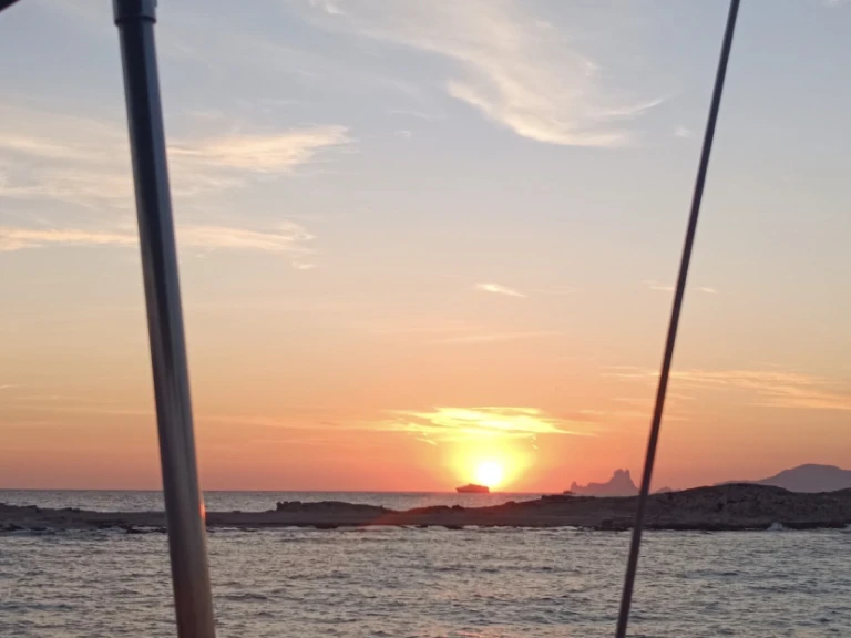Hire a Fountaine Pajot Maryland 37 Port of Alicante