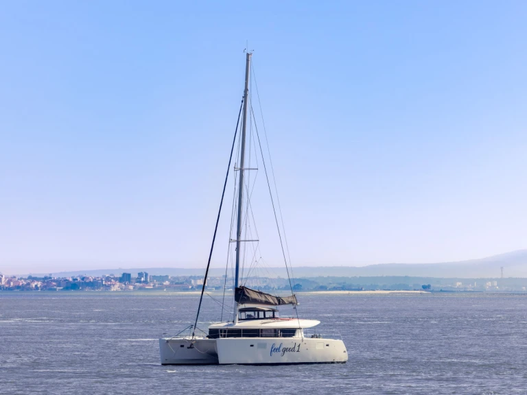 Hire Catamaran with or without skipper Lagoon Costa de Lisboa