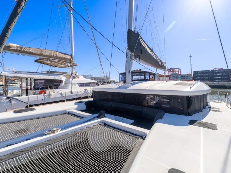 Catamaran to hire Costa de Lisboa at the best price
