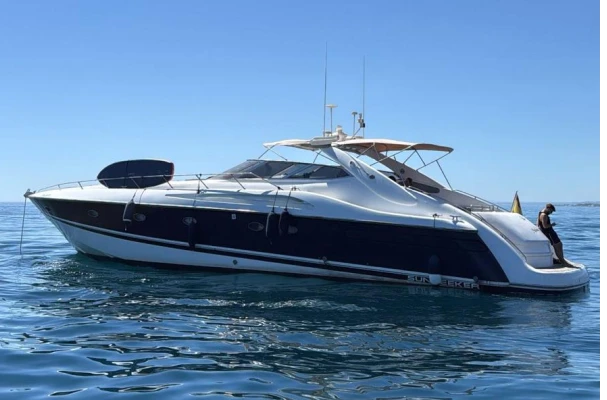 Motorboat hire in Puerto Deportivo de Marbella - Sunseeker Predator 63