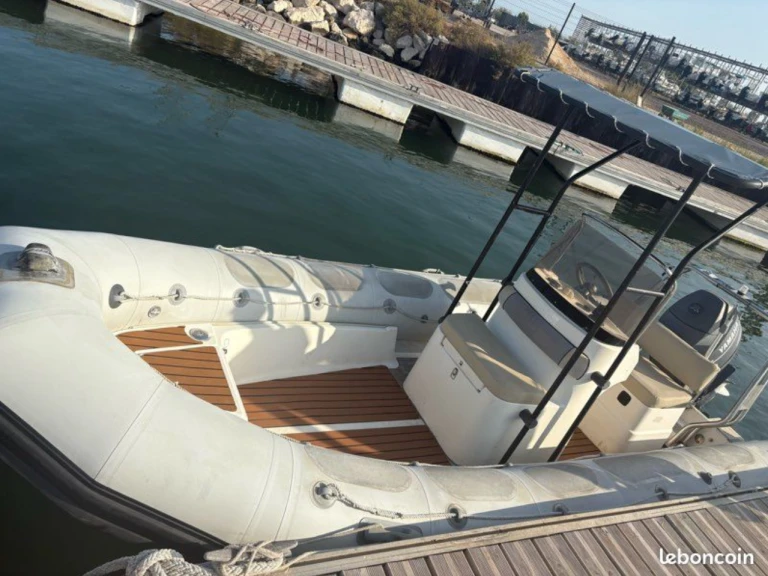 Hire RIB Valiant with a boat licence