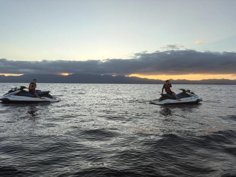 Hire Jet ski Yamaha with a boat licence