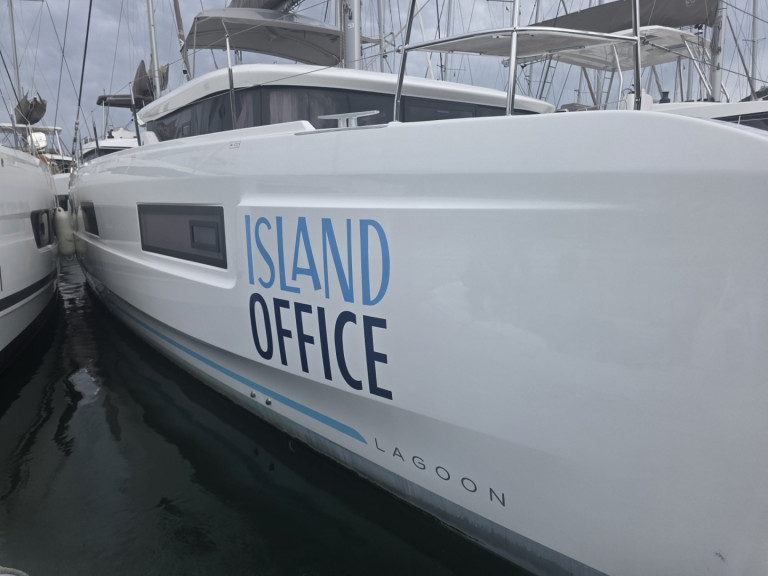 Catamaran to hire Tortola at the best price