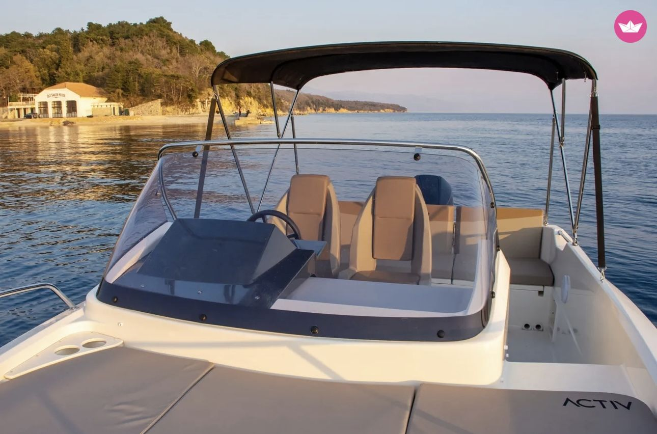 Yacht charter Kolýmpia - Quicksilver Activ 675 Sundeck on SamBoat