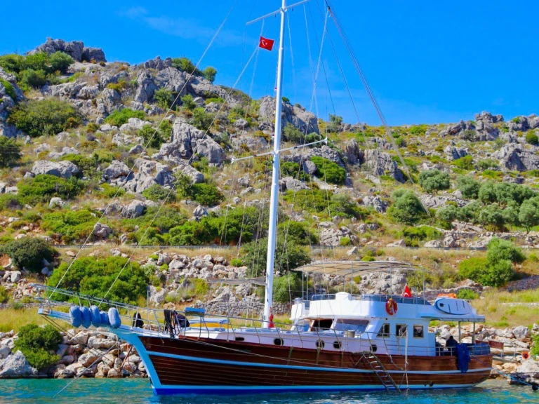 Hire Sailboat Custom Made with a boat licence