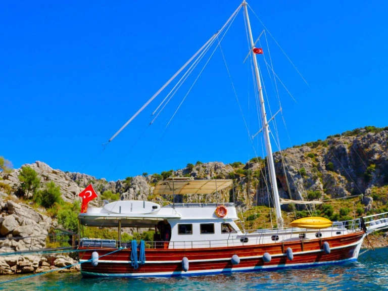 Sailboat to hire Göcek at the best price