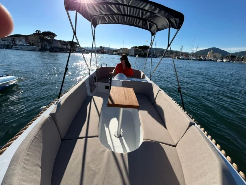 Hire a Valory Valory 475 Marseille