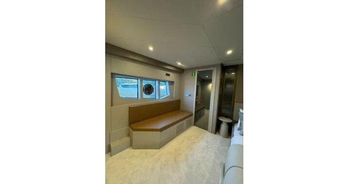 Hire Motorboat Custom Made with a boat licence