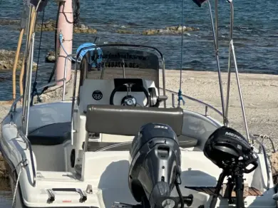 Hire Motorboat Poseidon with a boat licence