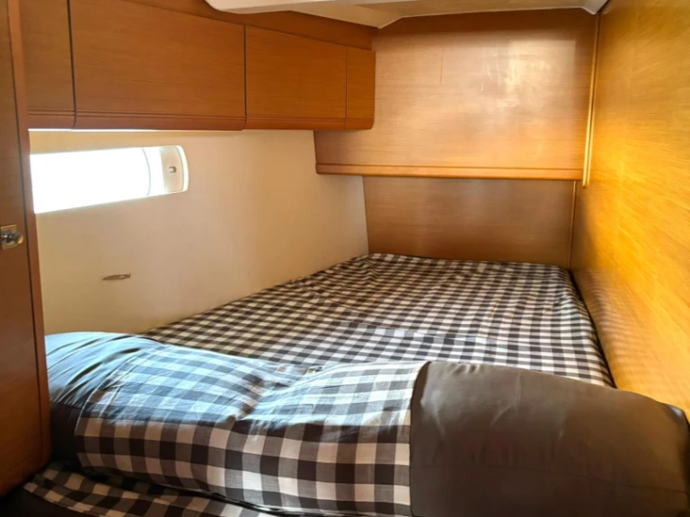 Hire a Jeanneau Sun Odyssey 509 La Pobla de Farnals