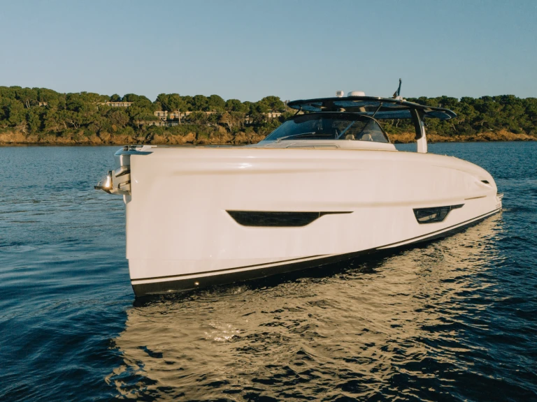 Luxury Yacht hire in Port Grimaud - Solaris Power Solaris Power Coupé 52