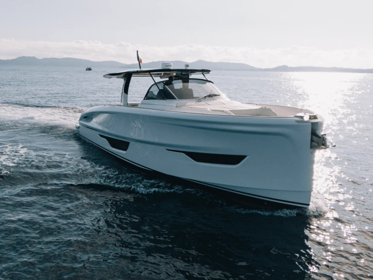 Luxury Yacht hire in Port Grimaud - Solaris Power Solaris Power Coupé 52