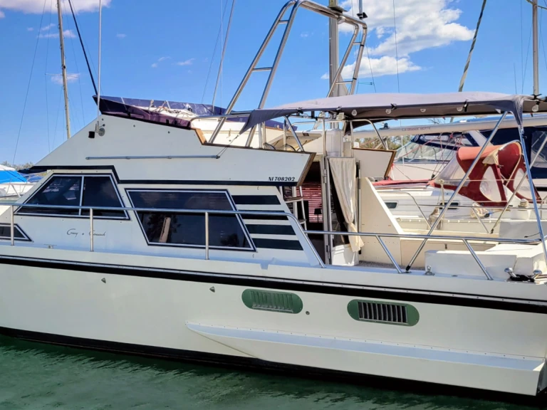 Motorboat to hire Sainte-Marie-la-Mer at the best price